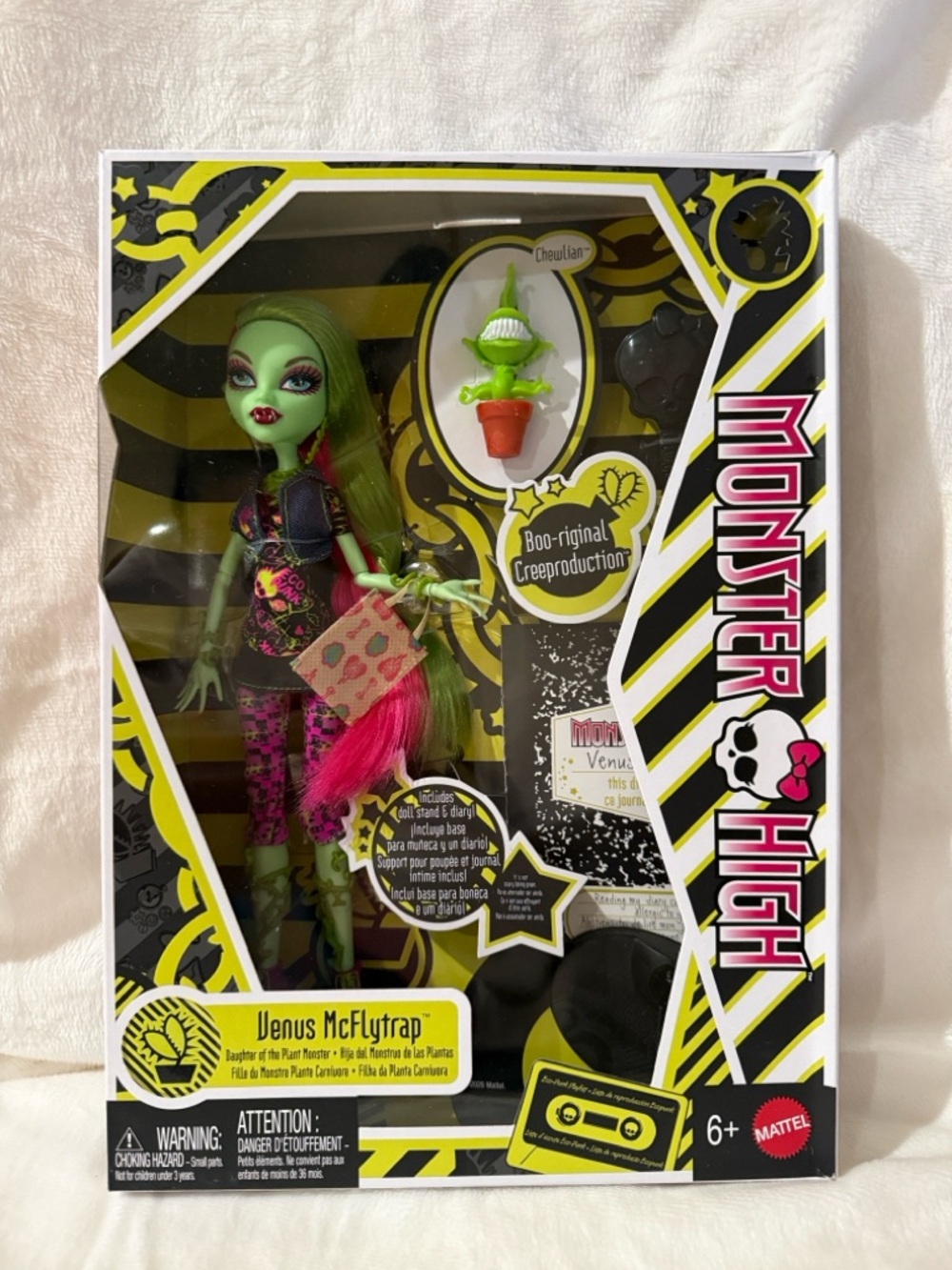 Monster High Creeproduction Venus McFlytrap Doll - Green & Hot Pink Outfit